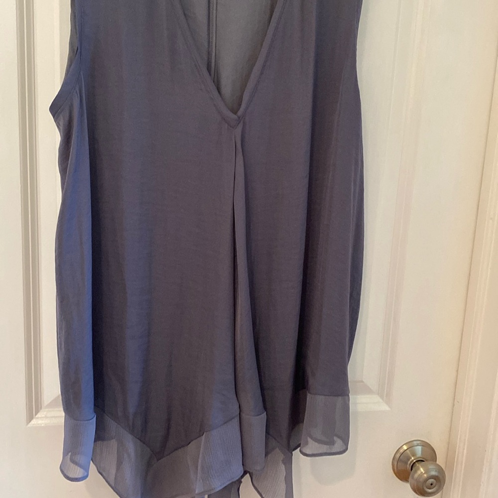 Vera wang flowing blouse